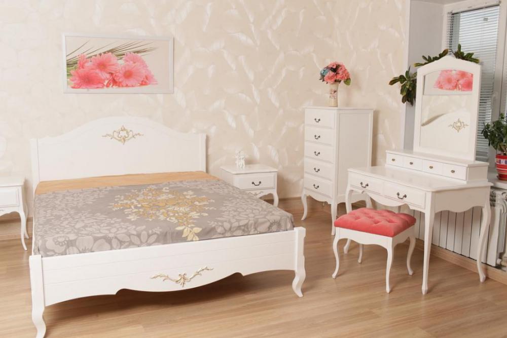 Кровать «Лариса» из массива дерева