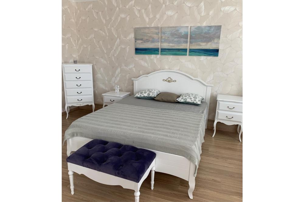 Кровать «Волос» из массива дерева