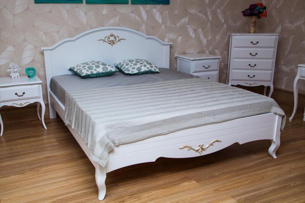 Кровать «Волос» из массива дерева