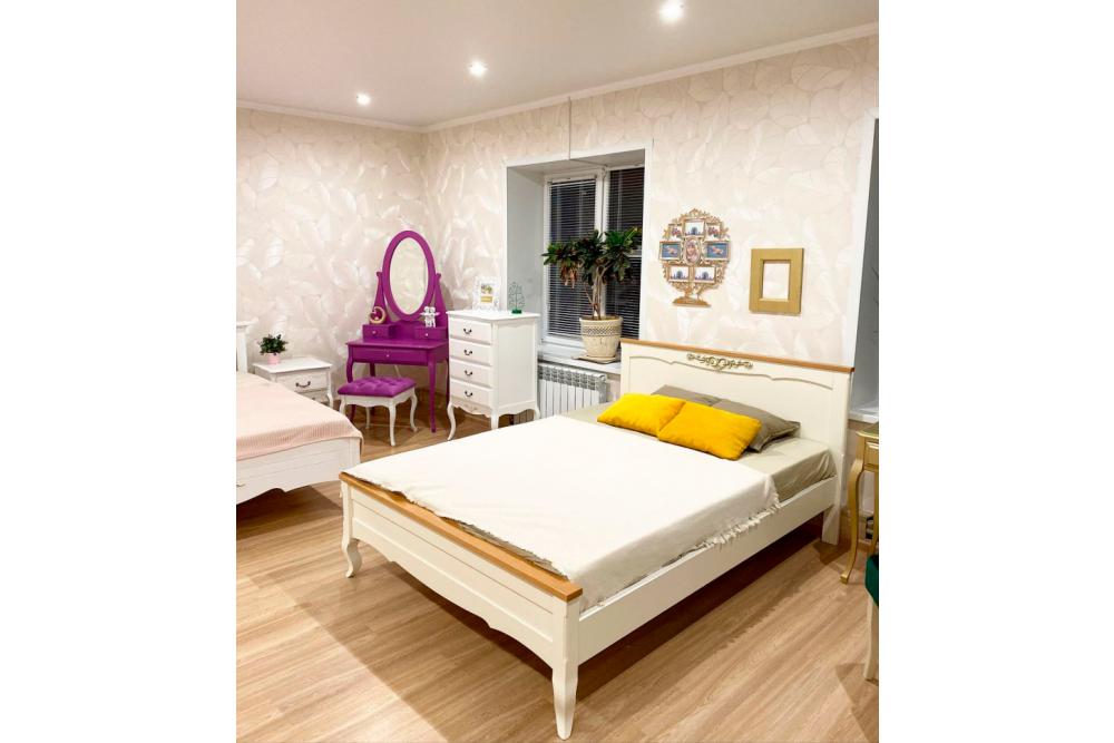 Кровать «Ахарнес» из массива дерева