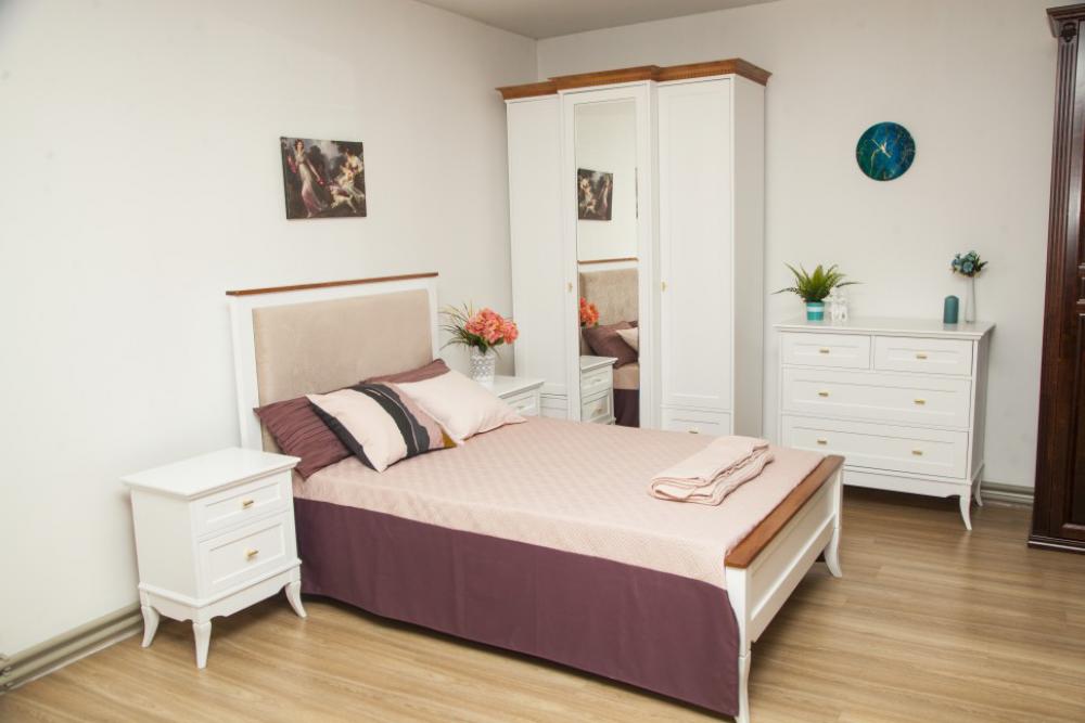 Кровать «Янина (мягкая)» из массива дерева