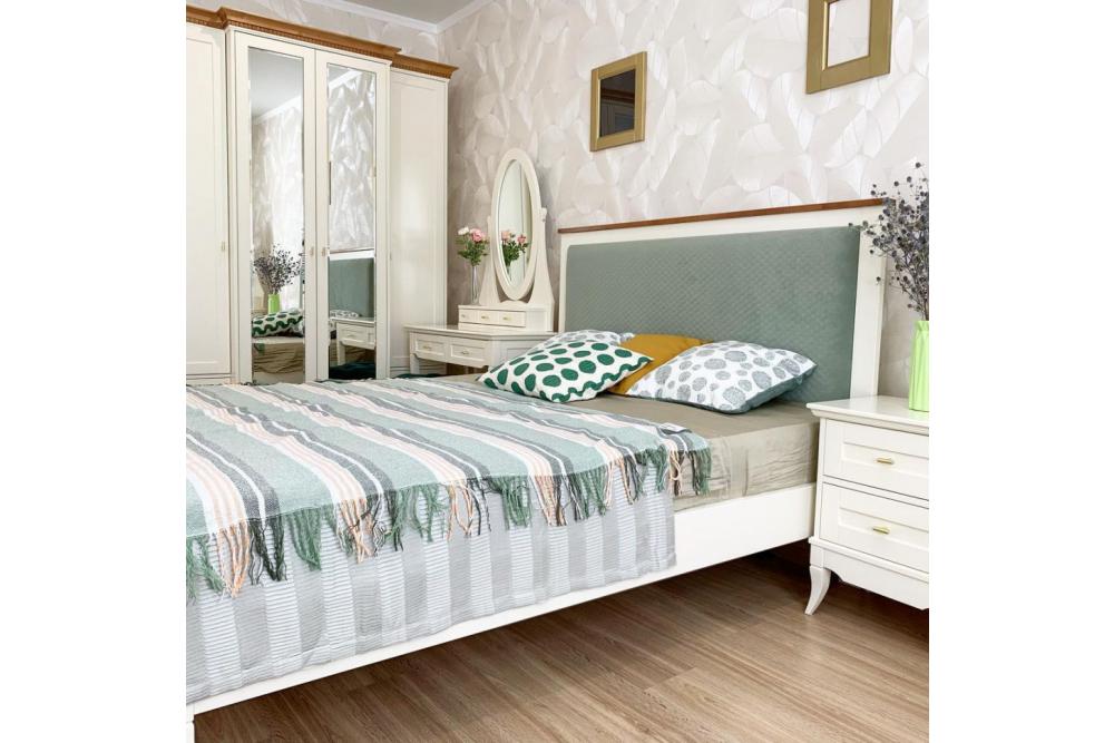 Кровать «Янина (мягкая)» из массива дерева