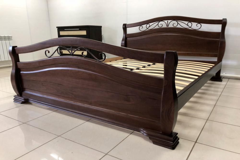 Кровать «Катерини (с ковкой)» из массива дерева