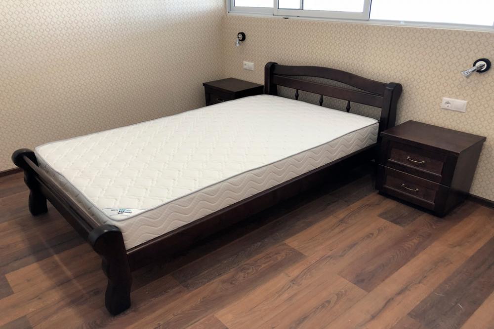 Кровать «Козани» из массива дерева