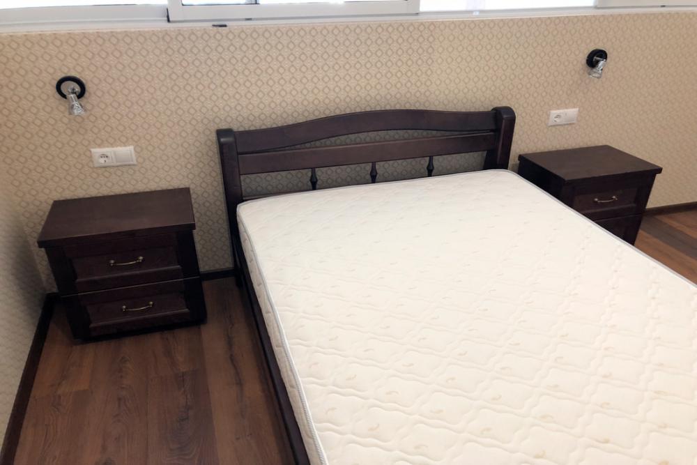 Кровать «Козани» из массива дерева