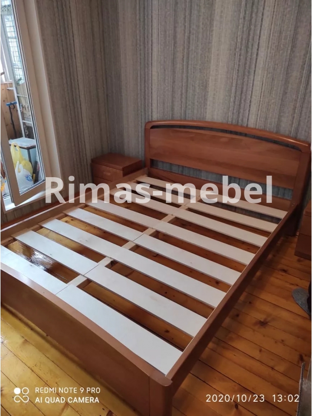 Кровать «Катания (изогнутая)» из массива дерева