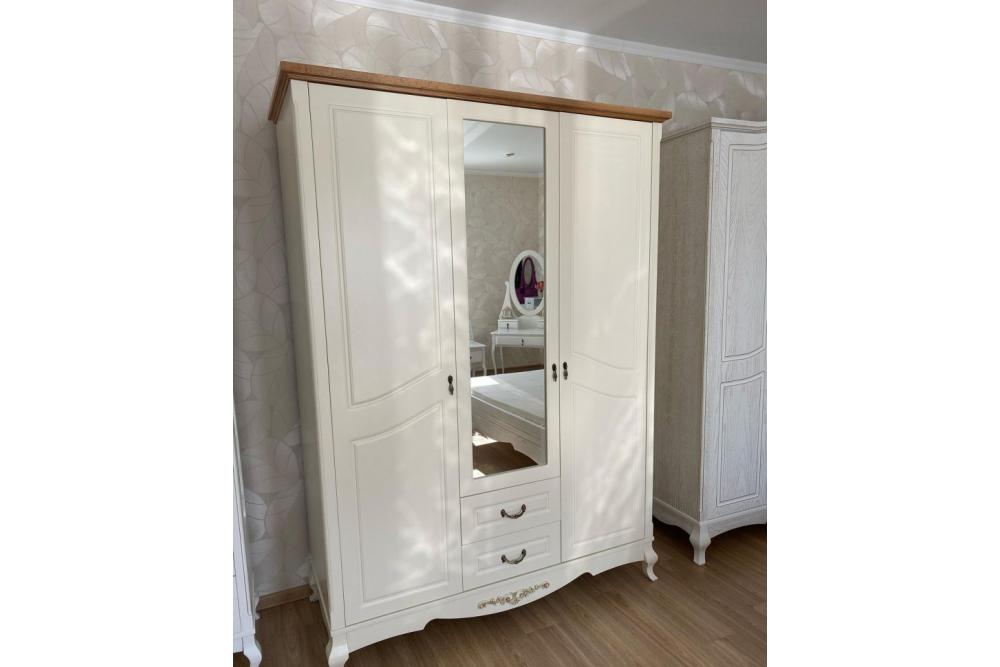 Шкаф «Ахарнес 3» из массива дерева