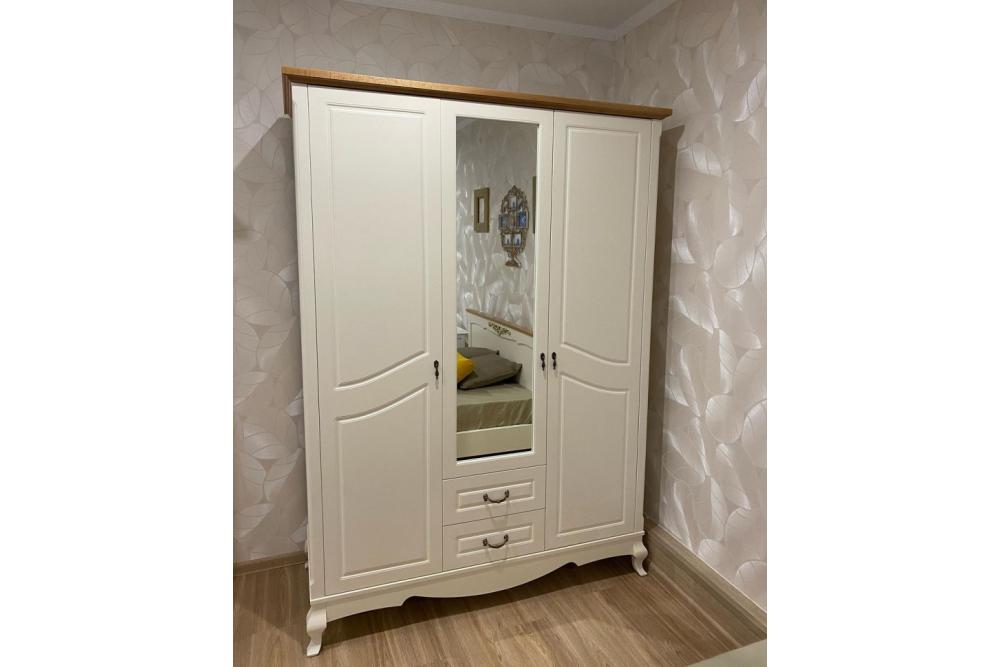 Шкаф «Ахарнес 3» из массива дерева