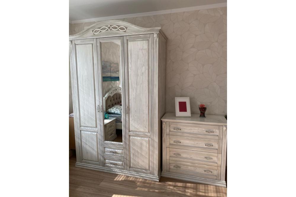 Шкаф «Салоника 3» из массива дерева