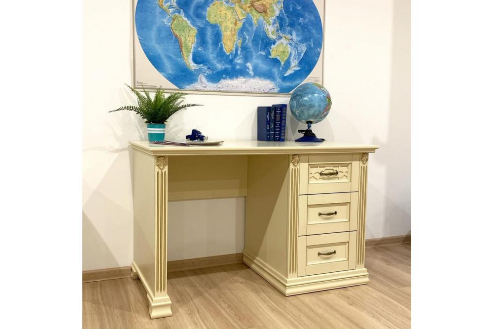 Стол «Патра 2» из массива дерева