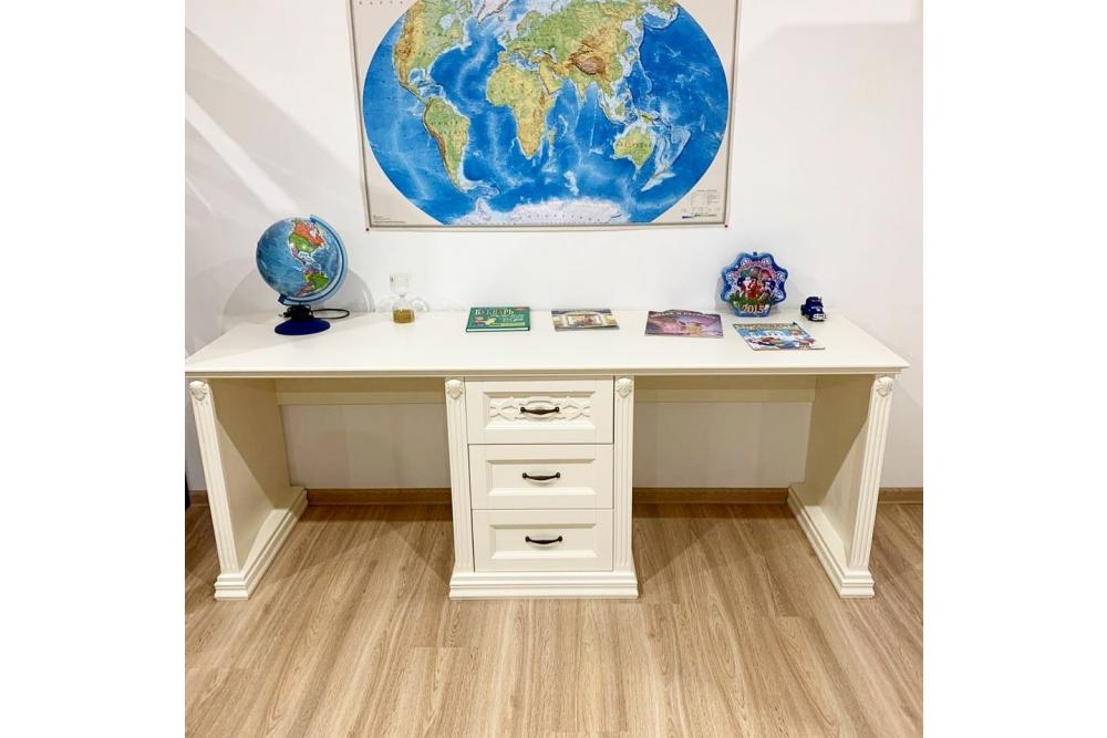 Стол «Патра 3» из массива дерева