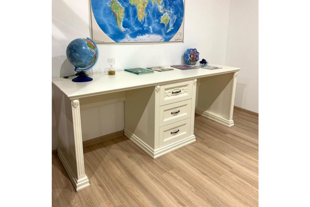 Стол «Патра 3» из массива дерева