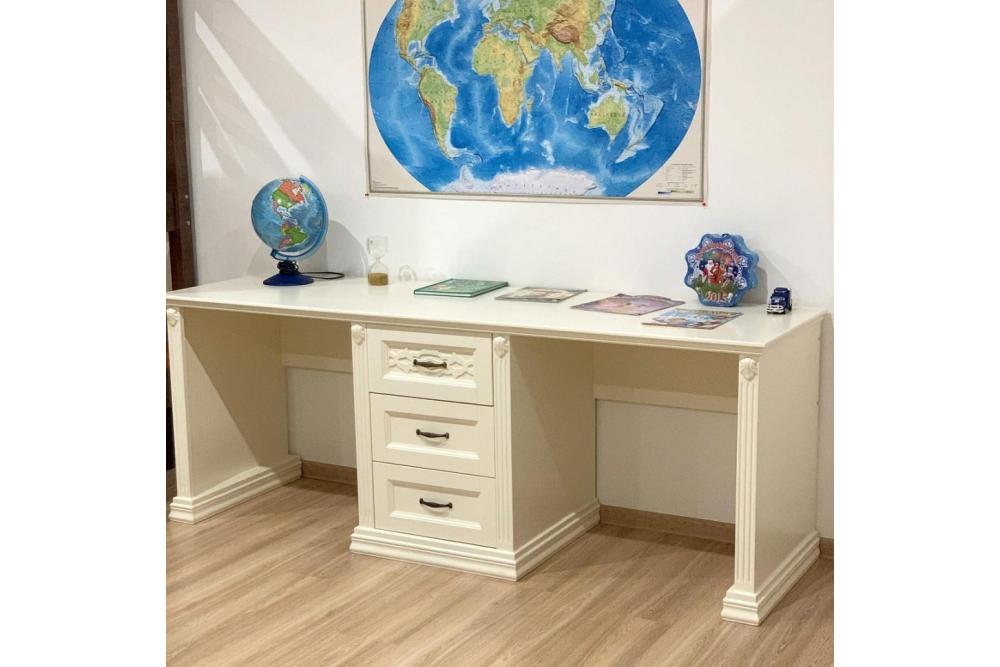 Стол «Патра 3» из массива дерева