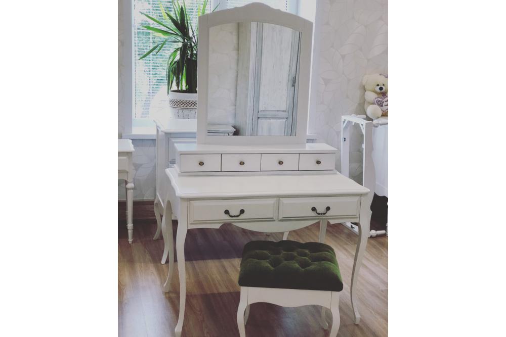 Стол «Лариса дам 1» из массива дерева