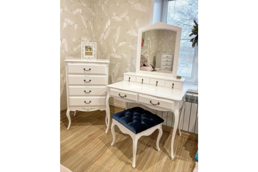 Стол «Лариса дам 1» из массива дерева