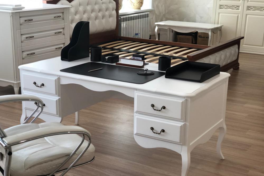 Стол «Лариса 2» из массива дерева