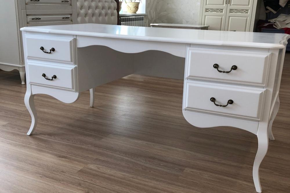 Стол «Лариса 2» из массива дерева