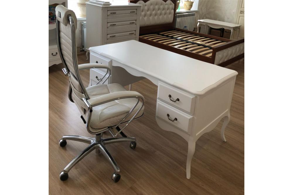 Стол «Лариса 2» из массива дерева