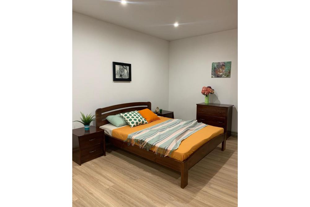 Тумба «Агринион» из массива дерева